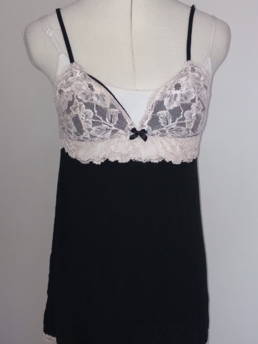 Victoria's Secret black sleep dress, size S, white lace, delicate.